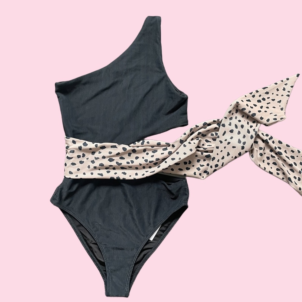 NWT BEACH RIOT Carlie One Piece in Taupe Spot - Picture 5 of 6